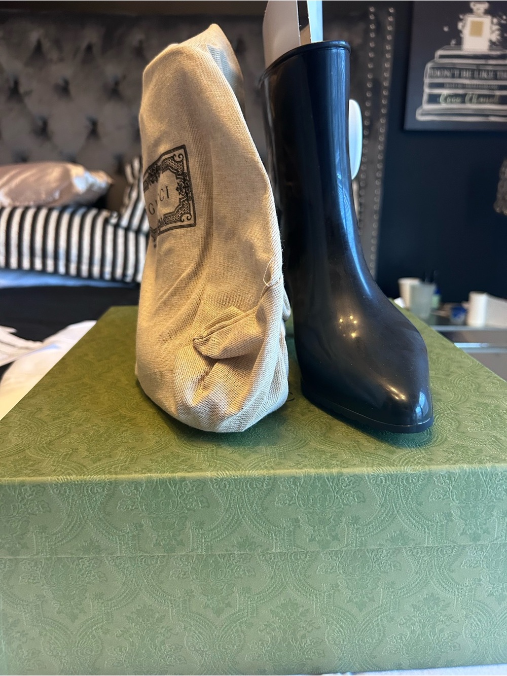Gucci Black Rain Ankle Boots with White Logo Accent - Picture 5 of 6